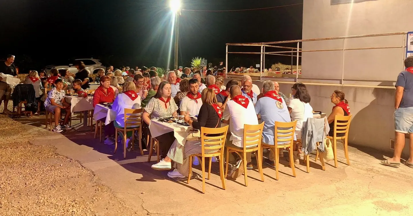 Une soirée au Domaine Rouger, grande tablée de nuit sous les lumières